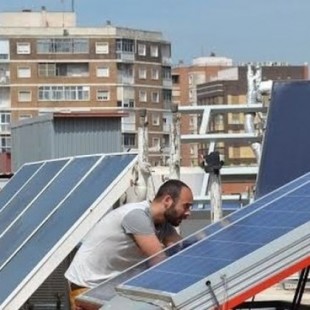 El coste de instalación de una placa solar se reduce un 85% y democratiza la producción eléctrica