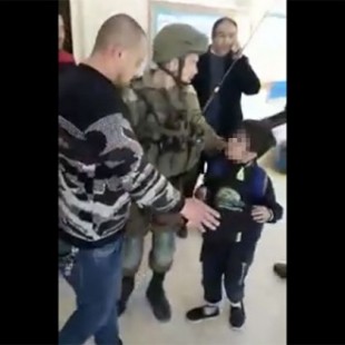 Soldados israelitas irrumpen en un colegio para detener a un niño de 10 años (eng)