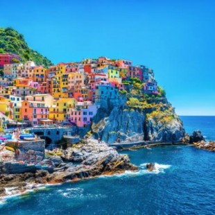 Un pueblo italiano multará a los turistas con hasta 2.500 euros por usar chanclas 