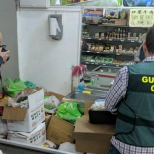 Retiran una tonelada de comida caducada en un chino de Zaragoza
