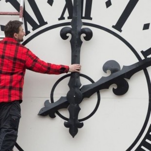 La Eurocámara aprueba abolir el cambio de hora en el 2021