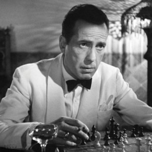 Cómo Humphrey Bogart homenajeó al ajedrez en Casablanca, y dio nombre a una jugada