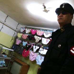 Un ecologista mongol neonazi entra en una tienda de lencería de Ulan Bator [EN]