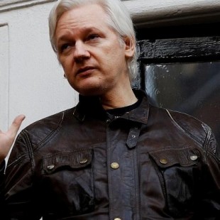 El fundador de Wikileaks, Julian Assange será expulsado de la embajada "en cuestión de horas o días" (eng)