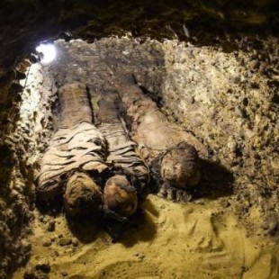 El sarcófago de una antigua momia egipcia se abrirá en vivo en la televisión por primera vez (ENG)