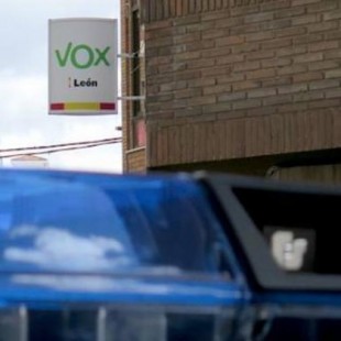 La Policía interviene en la sede de Vox en León para calmar ánimos entre dirección y militantes