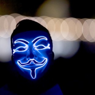 "Liberen a Assange o lo pagarán": Anonymous advierte de la "revolución" que se avecina