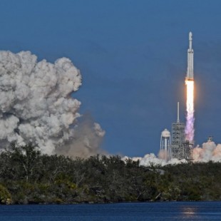 El núcleo central del Falcon Heavy se pierde en el mar en su viaje ‘de vuelta a casa’