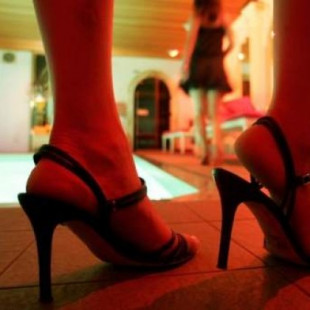 Condenadas 32 prostitutas marroquíes por participar en una orgía colectiva con un cantante emiratí