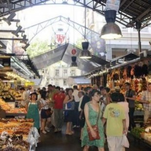 El Ayuntamiento restringe el acceso a turistas en los mercados de Sant Antoni, Santa Caterina y la Boqueria