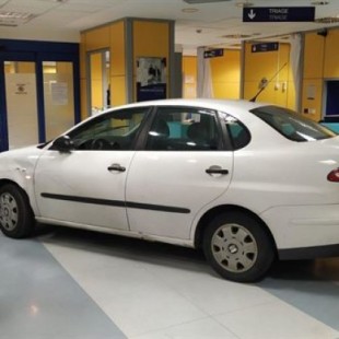 Un hombre empotra su coche contra el mostrador de urgencias del Hospital de Basurto