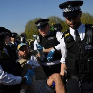 Detenidas 831 personas en una protesta ecologista en Londres