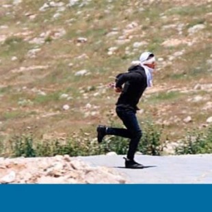 Soldados israelíes disparan a un adolescente palestino maniatado y con los ojos vendados