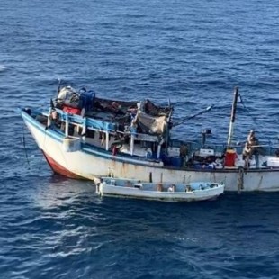 Militares españoles capturan a un grupo de piratas que habían atacado dos barcos en el Índico