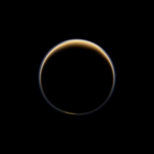 Los vórtices polares extendidos del invierno enfrían Titán (ENG)
