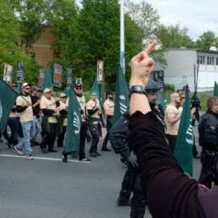 Estupor en Alemania por un desfile de neonazis uniformados