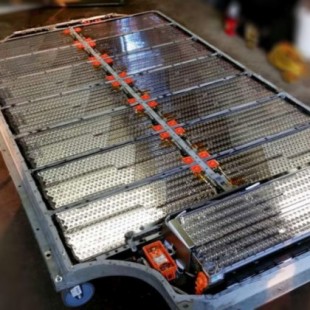 Tesla avisa: en poco tiempo no habrá minerales suficientes para fabricar baterías para los coches eléctricos