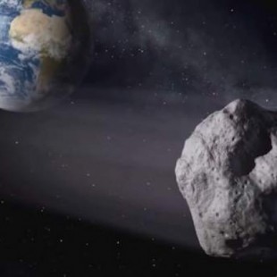 El Astrofísico de Canarias prevé el paso entre la Tierra y la Luna de un asteroide peligroso en 2082