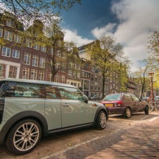 Ámsterdam prohibirá los coches y motos de gasolina y diésel en 2030