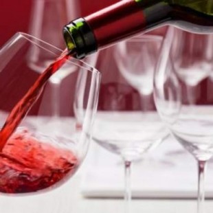 Los médicos de familia insisten en que lo de las bondades de la copita de vino es un bulo