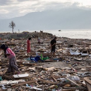 El misterio del mortal tsunami de Indonesia queda descifrado con los videos de las redes sociales (ING)