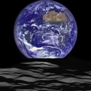 El agua llegó a una Tierra seca con la formación de la Luna
