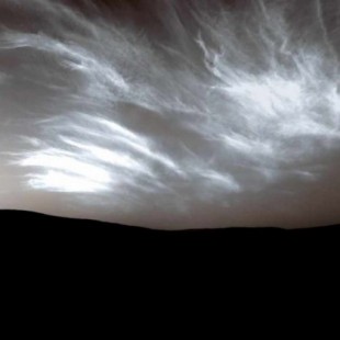 Así son las nubes brillantes de Marte