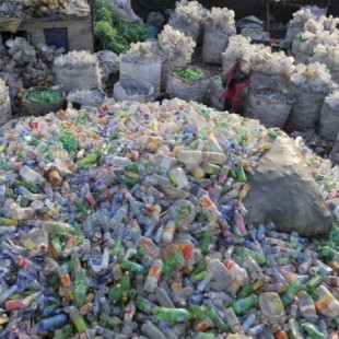 Malasia devuelve a España 5 contenedores con plásticos no reciclable