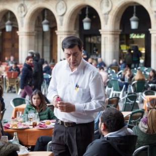 Bares y restaurantes reciben con recelo la nueva ley de horarios