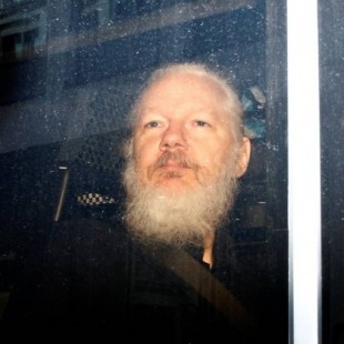 Denuncian el asesinato en cámara lenta de Julian Assange en Inglaterra