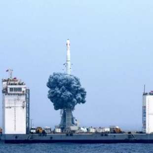 Сhina lanza su primer cohete desde una plataforma marina