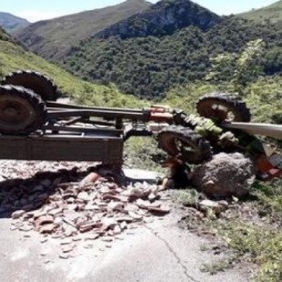 Muere el único joven del municipio asturiano más despoblado, Yernes y Tameza, al volcar su tractor