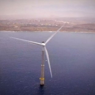 Vídeo del primer aerogenerador eólico marino español