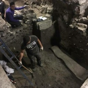 Descubren en el Centro de Granada un sarcófago romano de plomo