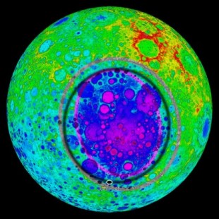 Hallan indicios de un enorme objeto metálico enterrado en el polo sur de la Luna, posiblemente un meteorito