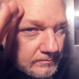 Reino Unido firma la orden de extradición de Julian Assange a EEUU