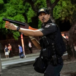 Protestas en Brasil: Estalla la violencia, gas lacrimógeno y bombas explosivas [ENG]