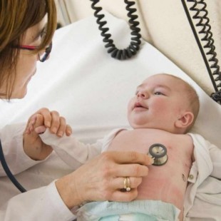 Inhabilitada una pediatra que recomendaba no vacunar a los niños por riesgo de autismo