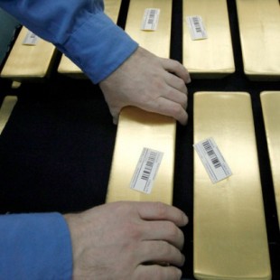 China acapara oro y vende sus activos en dólares mientras se agrava la guerra comercial con EE.UU