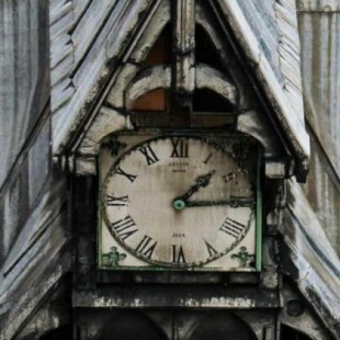 Hallazgo de reloj gemelo del de Notre Dame agilizará su reconstrucción