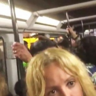 Los pasajeros del Metro expulsan a carteristas con cuchillos