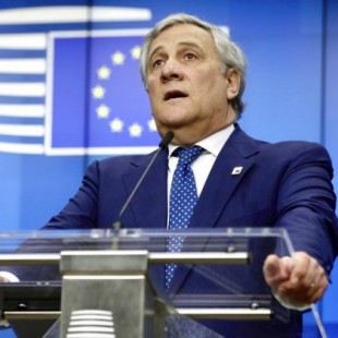 Tajani responde a Puigdemont y Comín que su acta depende de España