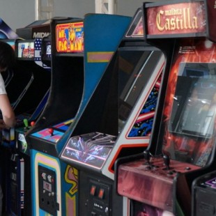 El Museo del videojuego Arcade de Ibi: la eterna juventud se consigue jugando con 300 máquinas arcade, pinball...