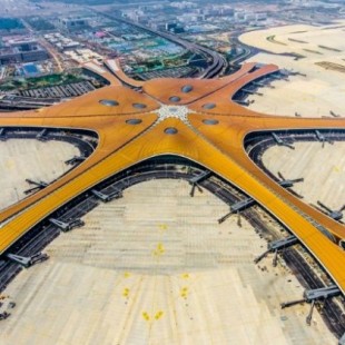 Pekín construye un aeropuerto gigante por el 70º aniversario del régimen chino