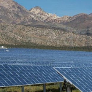 El nuevo precio de panel solar + baterías  aplasta los combustibles fósiles, entierra la nuclear [EN]