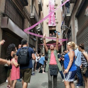 Hospital, 99: un bloque con diez pisos en el Raval de Barcelona se levanta contra Blackstone para evitar su desalojo