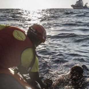 El Gobierno amenaza al Open Arms con multas de hasta 901.000 euros si rescata en el Mediterráneo