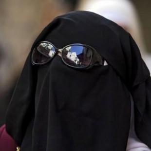 Túnez prohíbe el acceso a edificios públicos con la cara tapada, incluido el ‘niqab’