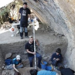 Hallan más de 600 restos de herramientas del paleolítico en la Cova la Foia