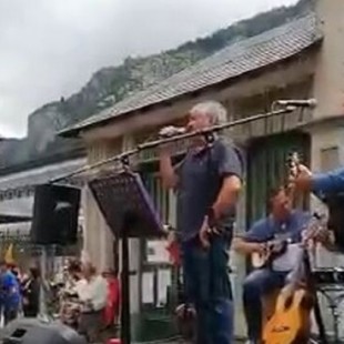 La Guardia Civil expedienta al popular grupo musical Adebán por cantar: 'Arriba, abajo, mandaremos al rey al carajo'